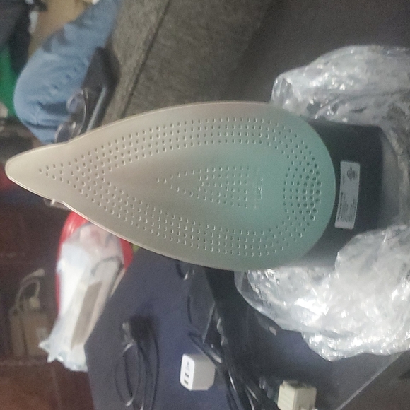 Iron - Picture 4 of 6